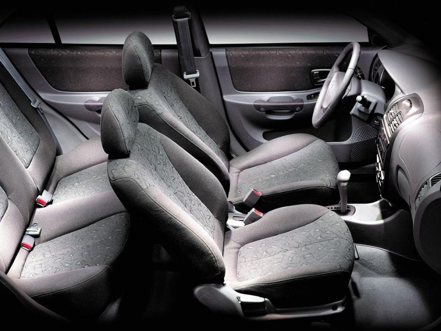  Hyundai Accent Sedan 2000 года  (фото 3 из 8)